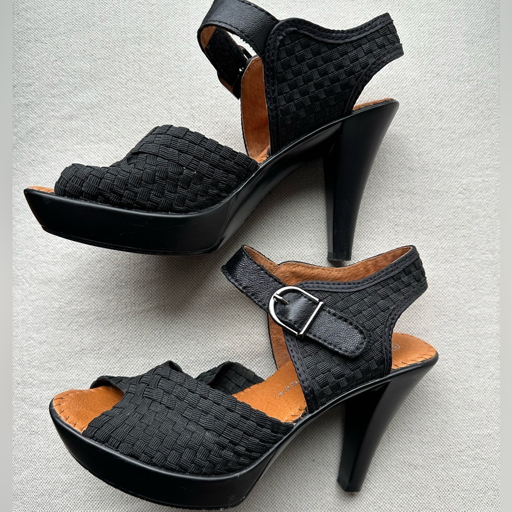 bernie mev. Black Woven Women's Heels size 37